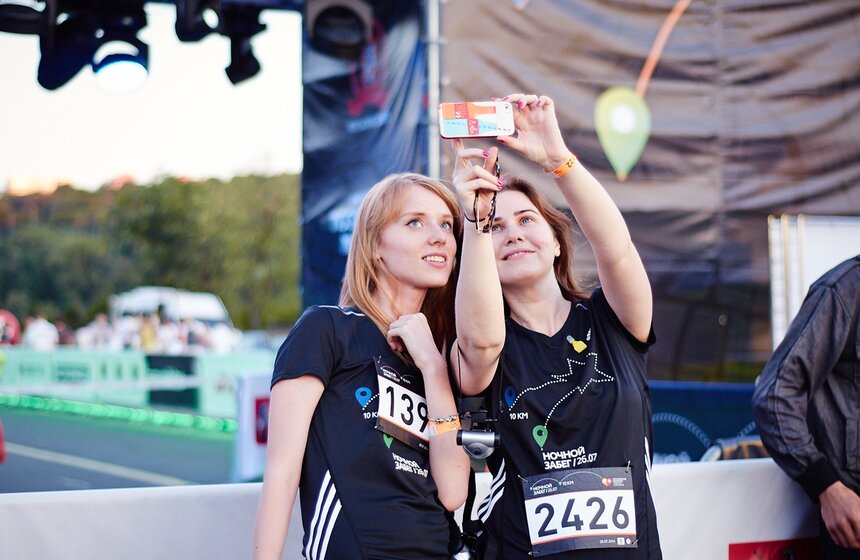 Москвичи приняли участие в ночном забеге 3 фото