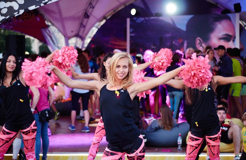 Москвичи приняли участие в ночном забеге 4 фото