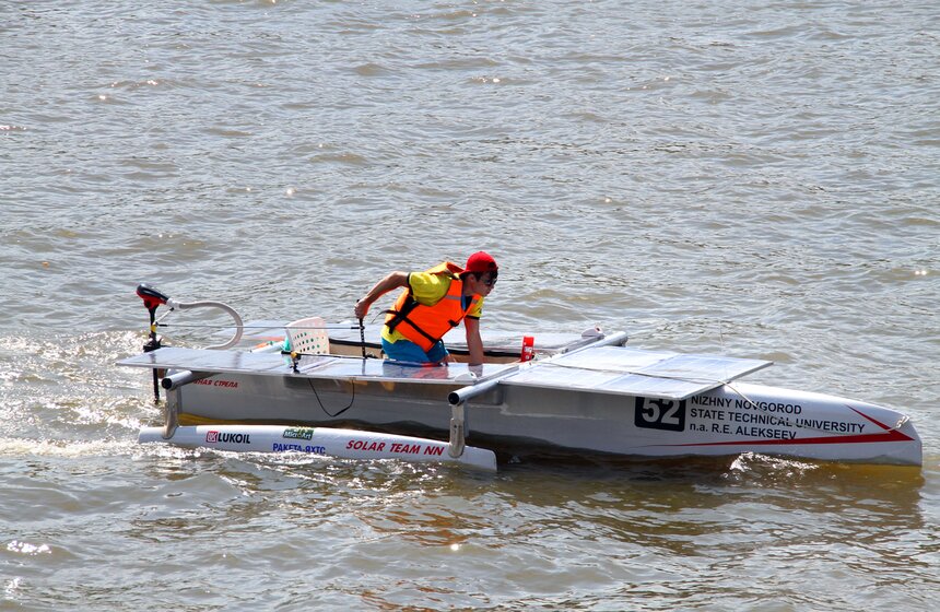 В столице прошли соревнования катеров на солнечных батареях 11 фото