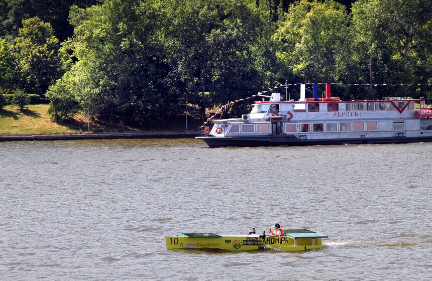 В столице прошли соревнования катеров на солнечных батареях 14 фото