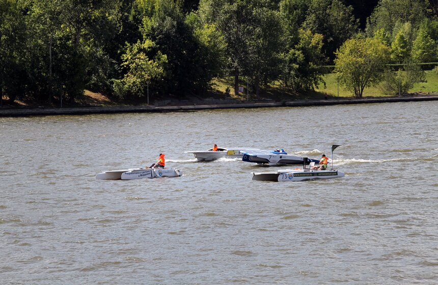 В столице прошли соревнования катеров на солнечных батареях 17 фото