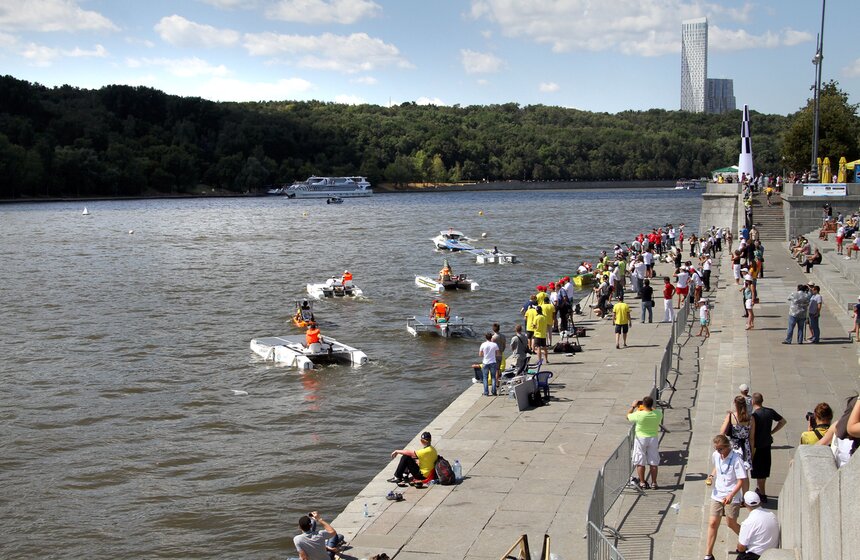 В столице прошли соревнования катеров на солнечных батареях 15 фото