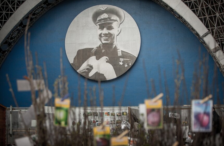 Гагарин и стеклянная крыша: как ремонтируют "Космос" на ВДНХ 9 фото