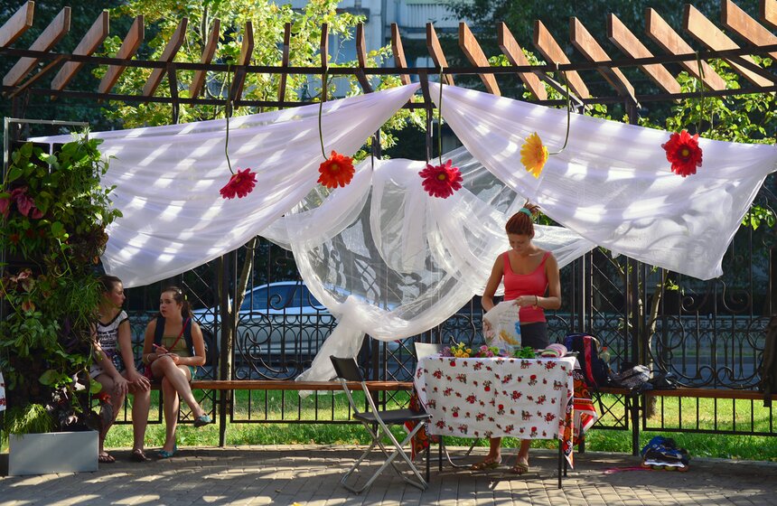 На Кунцевском бульваре прошла акция Flowerмастер 6 фото