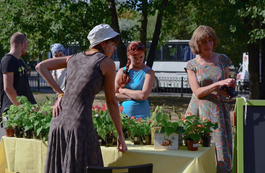 На Кунцевском бульваре прошла акция Flowerмастер 13 фото