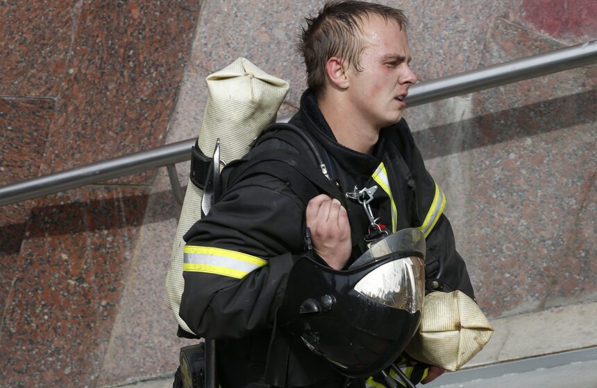 На Арбатско-Покровской линии метро с рельсов сошли вагоны поезда 24 фото