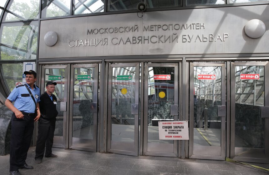 На Арбатско-Покровской линии метро с рельсов сошли вагоны поезда 11 фото