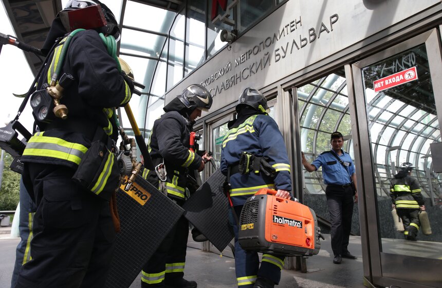 На Арбатско-Покровской линии метро с рельсов сошли вагоны поезда 20 фото