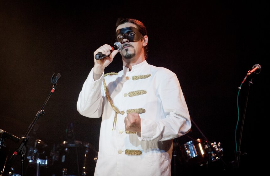 Ироничная рок-группа НОМ дала сольный концерт в столице 1 фото