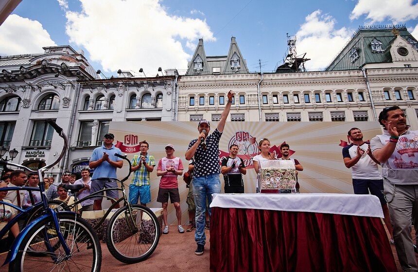 У стен Кремля состоялся ГУМовский велопробег 26 фото