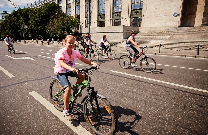У стен Кремля состоялся ГУМовский велопробег 13 фото