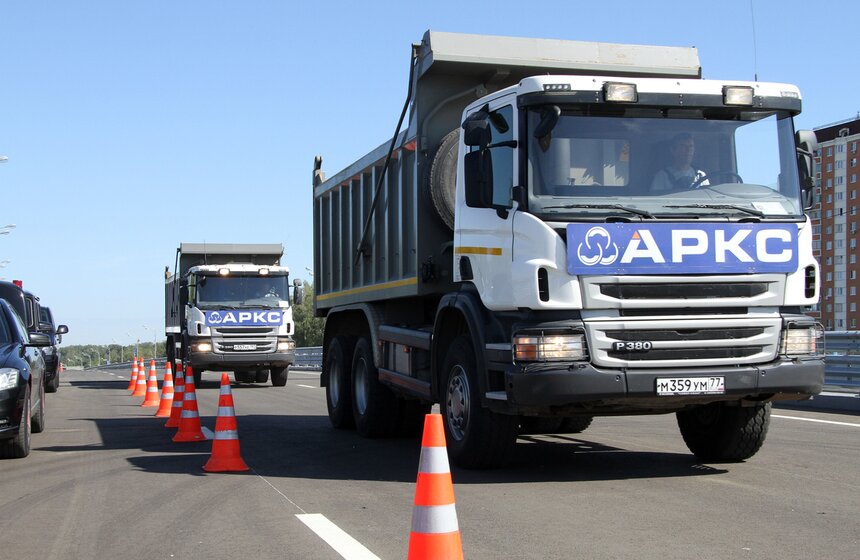 Мэр Москвы открыл эстакаду и проконтролировал снос "хрущевок" 9 фото