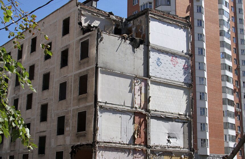 Мэр Москвы открыл эстакаду и проконтролировал снос "хрущевок" 12 фото