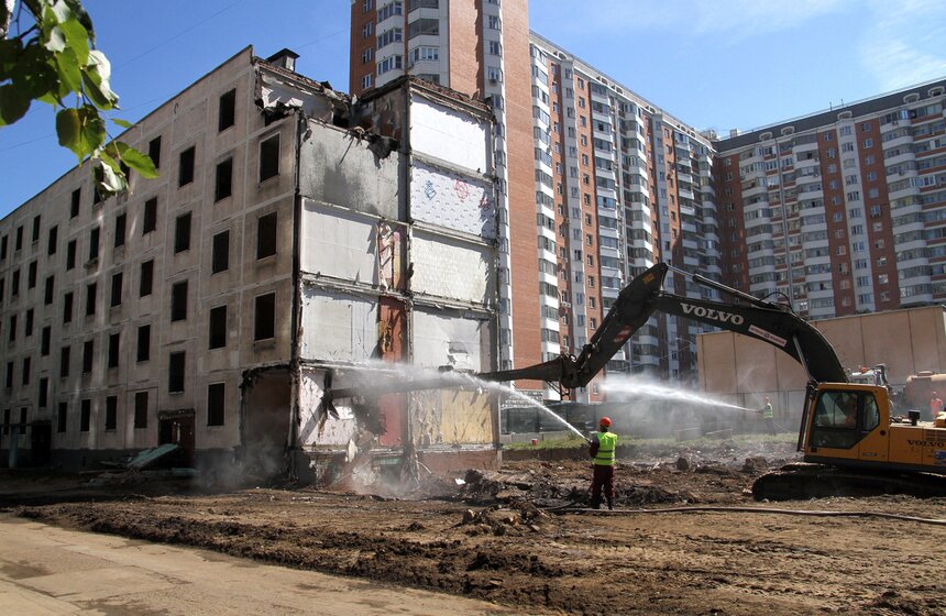 Мэр Москвы открыл эстакаду и проконтролировал снос "хрущевок" 13 фото