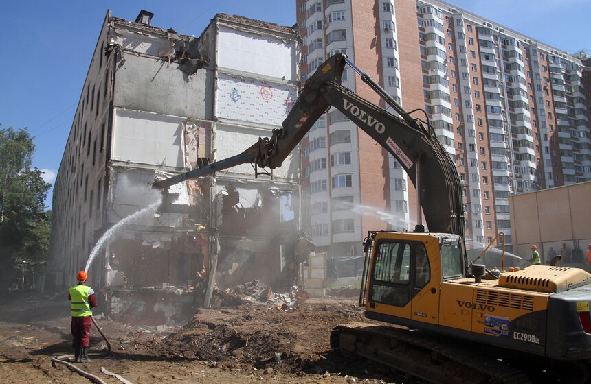 Мэр Москвы открыл эстакаду и проконтролировал снос "хрущевок" 15 фото