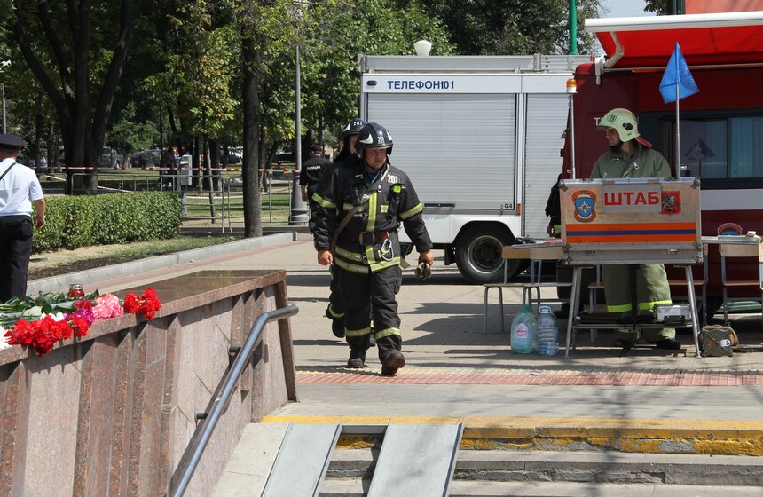 Сергей Собянин возложил цветы у станции метро "Парк Победы" 11 фото