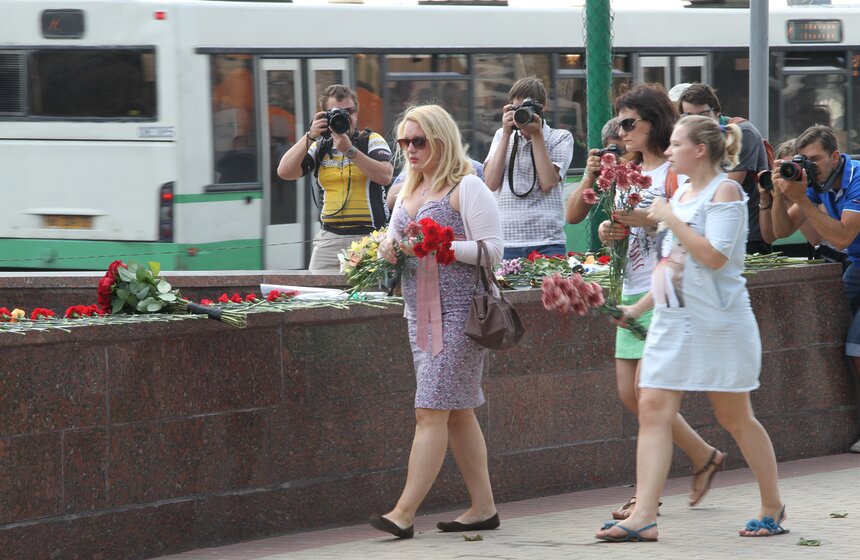 Сергей Собянин возложил цветы у станции метро "Парк Победы" 10 фото