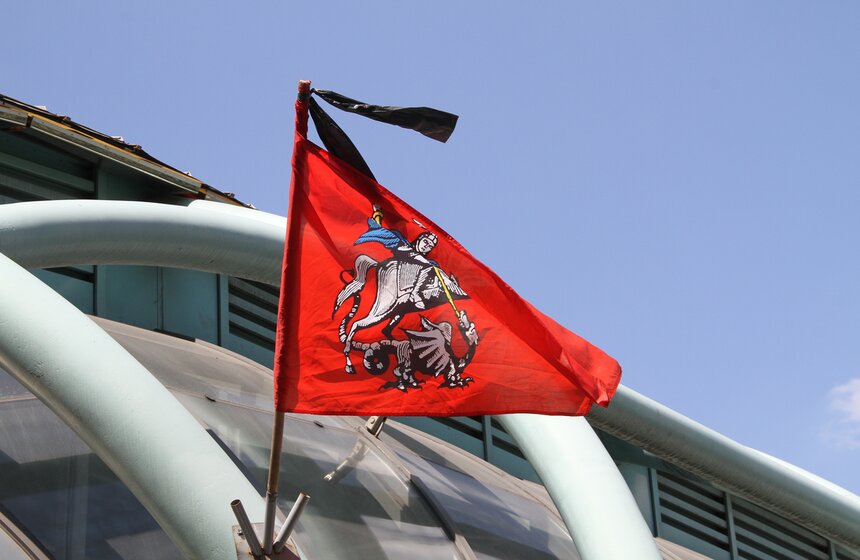 Сергей Собянин возложил цветы у станции метро "Парк Победы" 5 фото