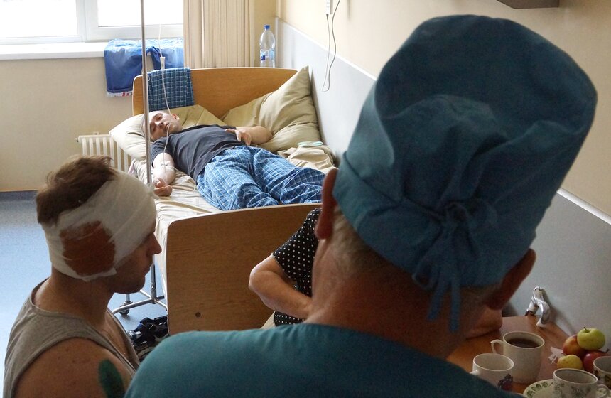 В Боткинской больнице оказывают помощь раненым в крушении поезда 2 фото