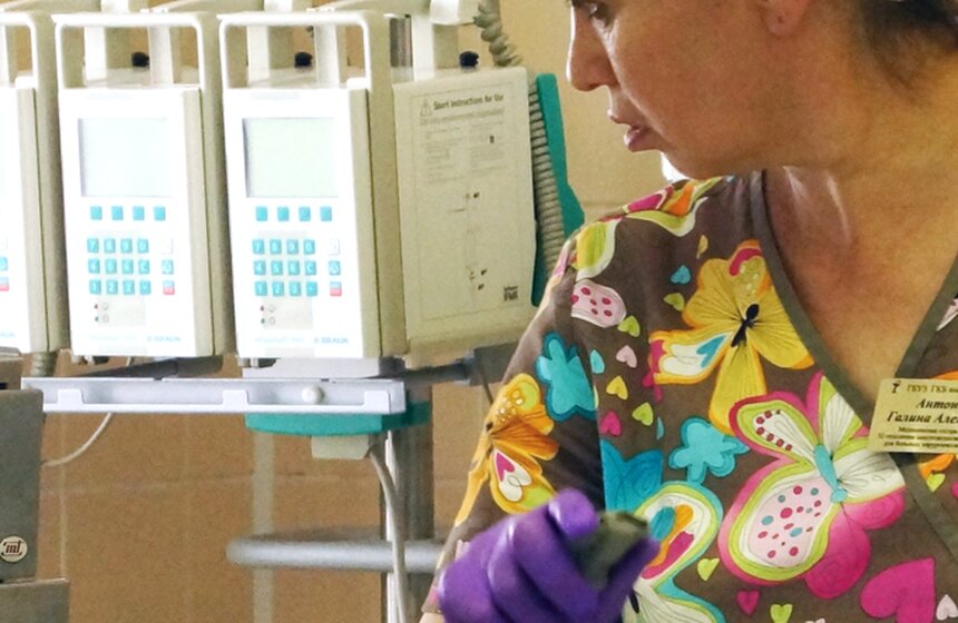 В Боткинской больнице оказывают помощь раненым в крушении поезда 6 фото