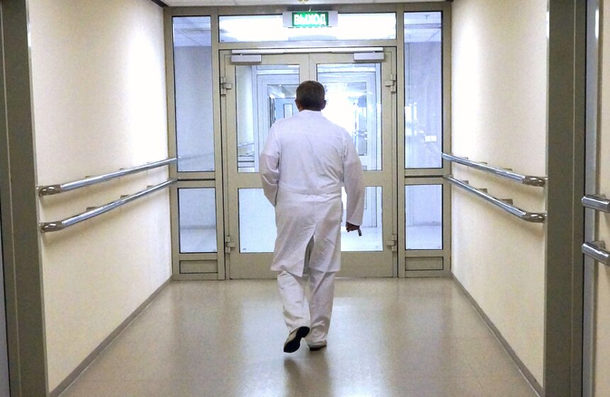 В Боткинской больнице оказывают помощь раненым в крушении поезда 11 фото