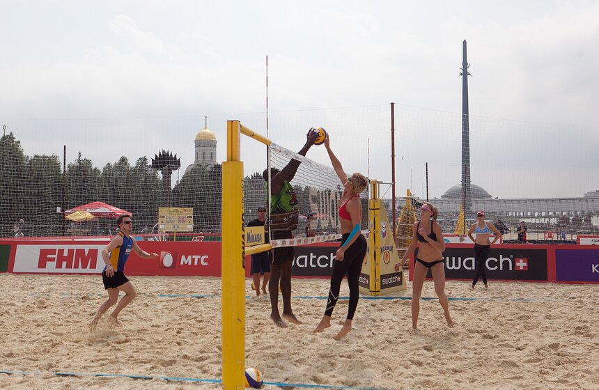С 6 июня проходит турнир по пляжному волейболу 14 фото