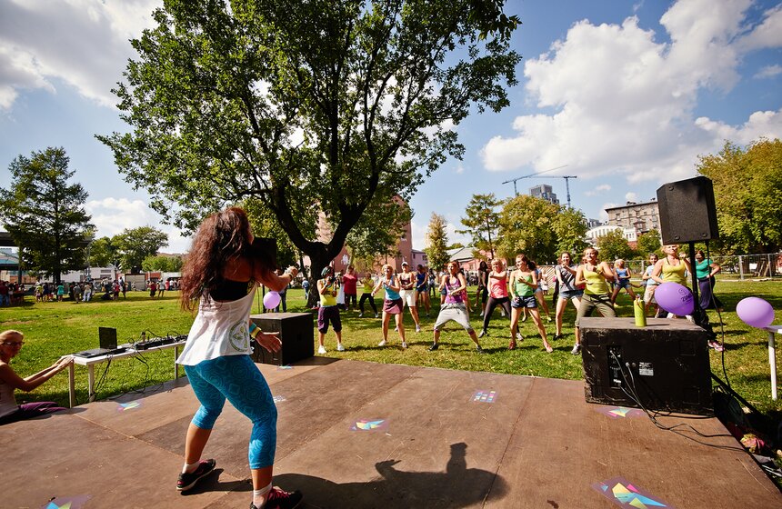 В саду "Эрмитаж" прошел танцевальный флешмоб 3 фото