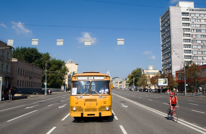 В Москве состоялся парад ретро-автобусов 13 фото