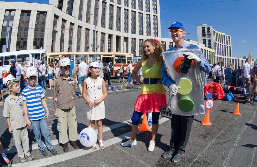 В Москве состоялся парад ретро-автобусов 17 фото