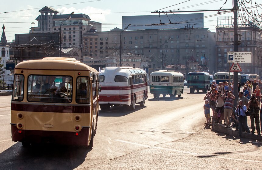 В Москве состоялся парад ретро-автобусов 21 фото