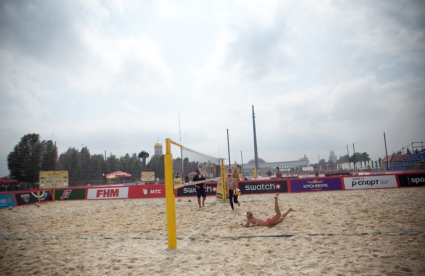 С 6 июня проходит турнир по пляжному волейболу 15 фото