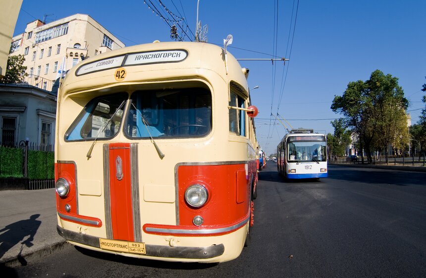 В Москве состоялся парад ретро-автобусов 2 фото