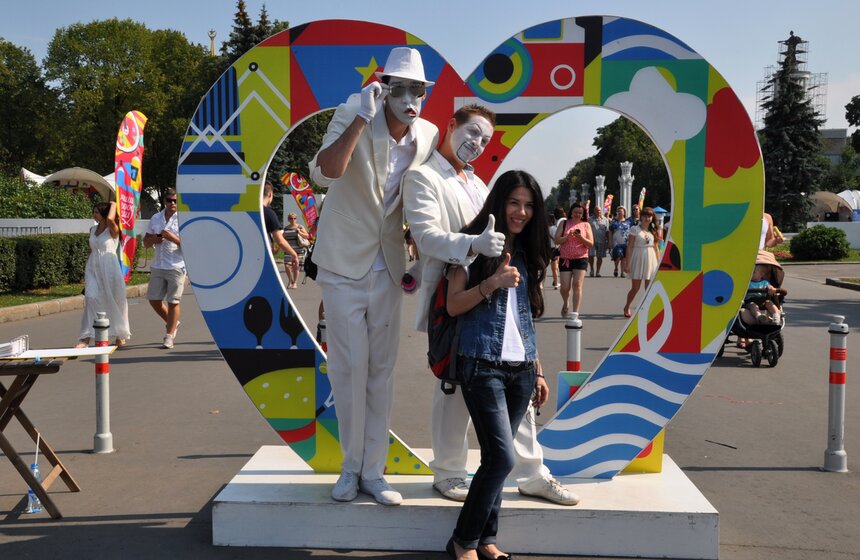 На ВДНХ провели "Дни культуры в округах" 10 фото