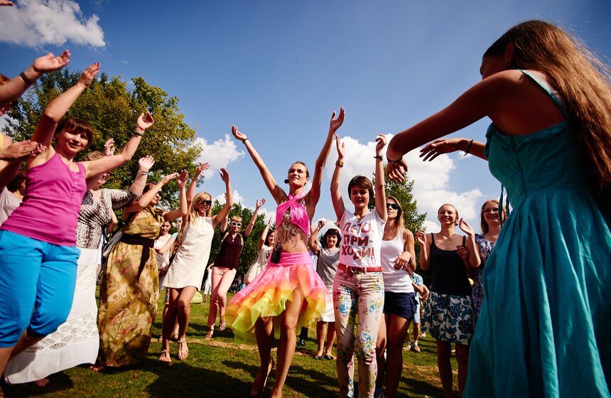 В саду "Эрмитаж" прошел танцевальный флешмоб 15 фото