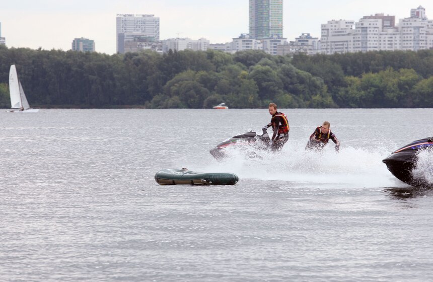 Учения МЧС прошли на станции "Строгино" 3 фото