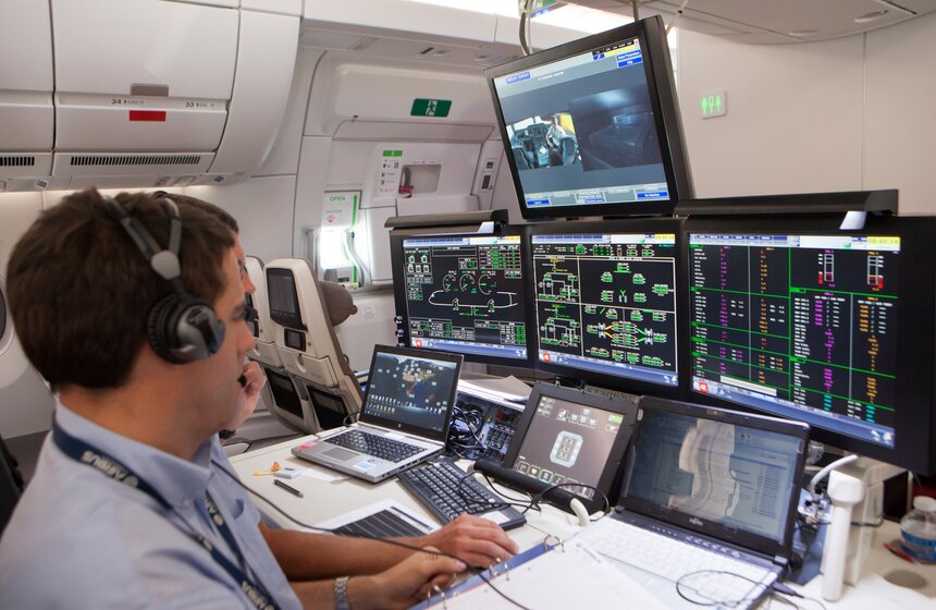 В аэропорту Шереметьево презентовали Airbus A350 7 фото