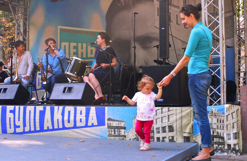 На Патриарших прудах прошел День Булгакова 3 фото