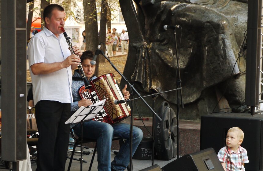 На Патриарших прудах прошел День Булгакова 11 фото