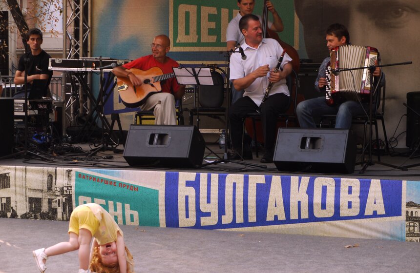 На Патриарших прудах прошел День Булгакова 9 фото