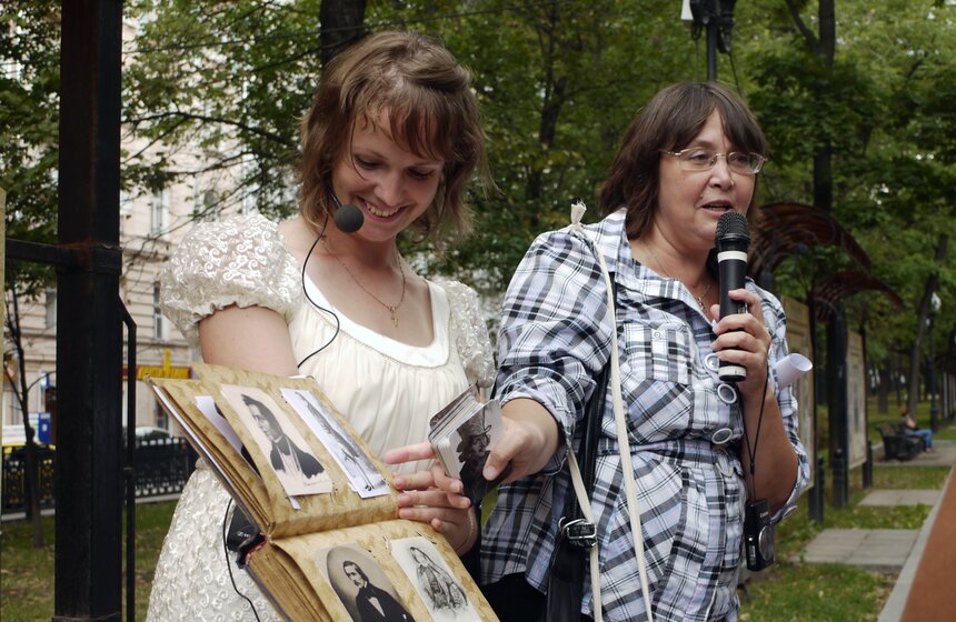 На Гоголевском бульваре отметили день выдающегося писателя 12 фото