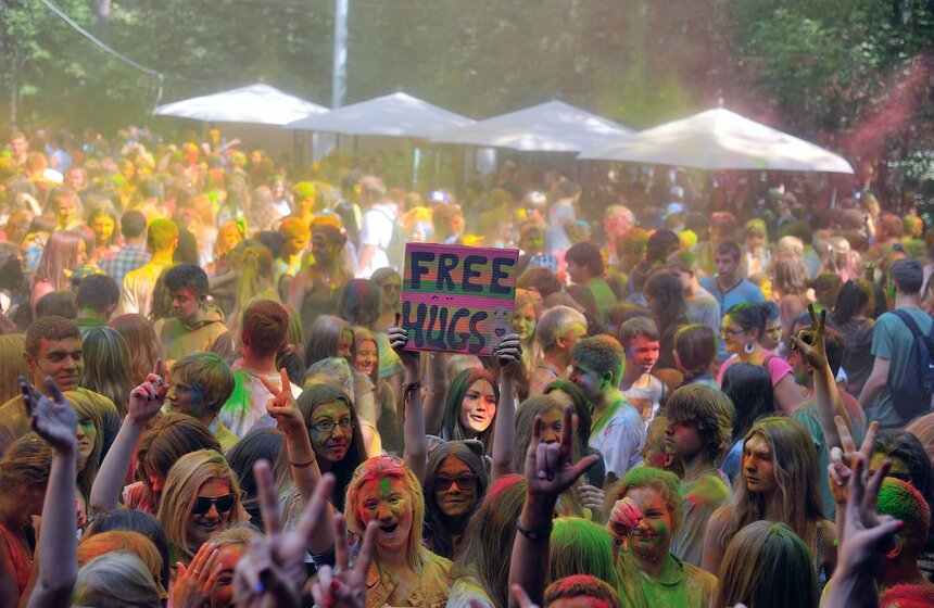 В парке "Фили" состоялся фестиваль красок "Холи" 4 фото