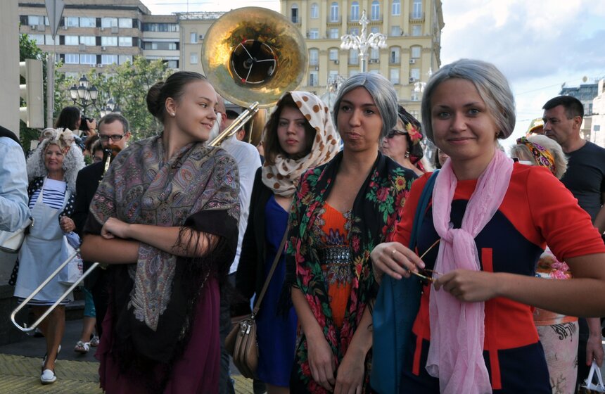 На Тверской прошел "Парад бабушек" 10 фото