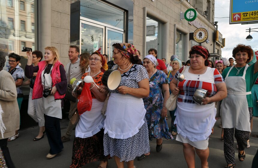 На Тверской прошел "Парад бабушек" 12 фото