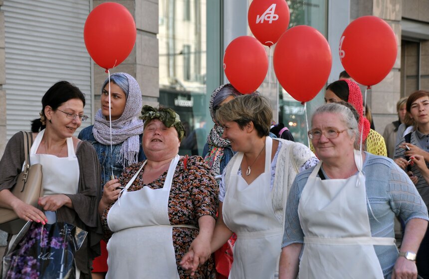 На Тверской прошел "Парад бабушек" 15 фото