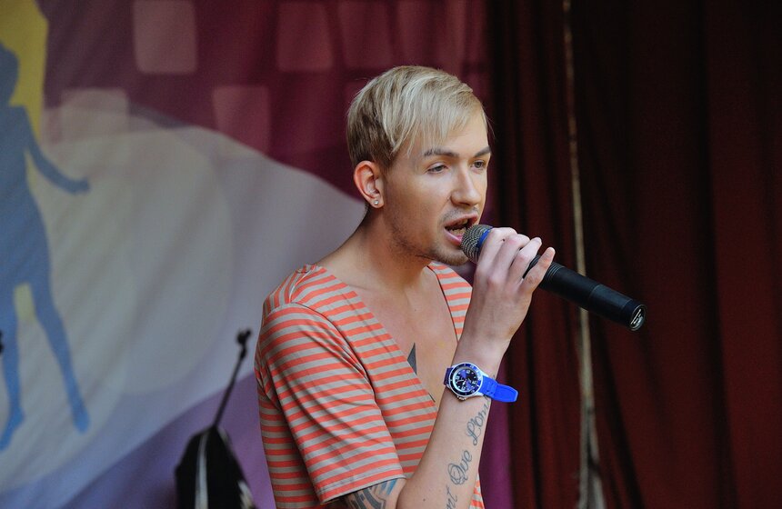 В парке "Фили" состоялся фестиваль красок "Холи" 11 фото