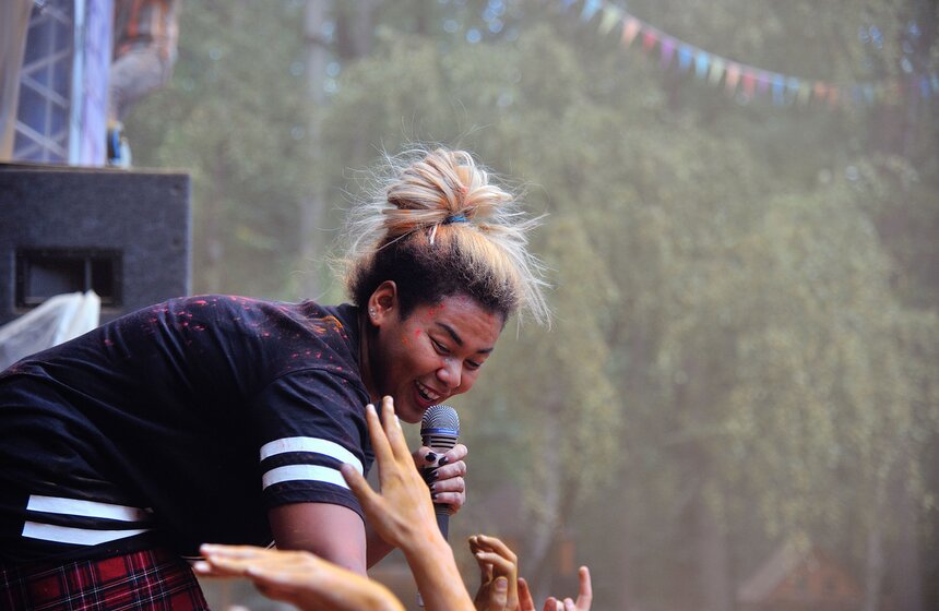 В парке "Фили" состоялся фестиваль красок "Холи" 15 фото