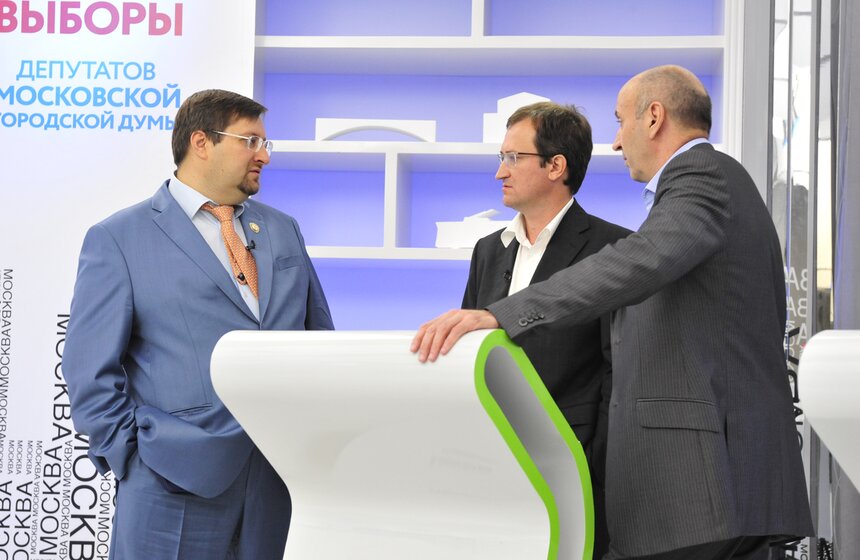 Кандидаты в депутаты Мосгордумы от 20 округа Александр Молохов ("Яблоко"), Александр Тимченко (КПРФ), Евгений Корсаков (ЛДПР)