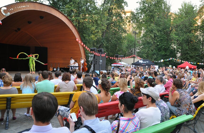 В саду имени Баумана проходят "Швейцарские вечера" 16 фото
