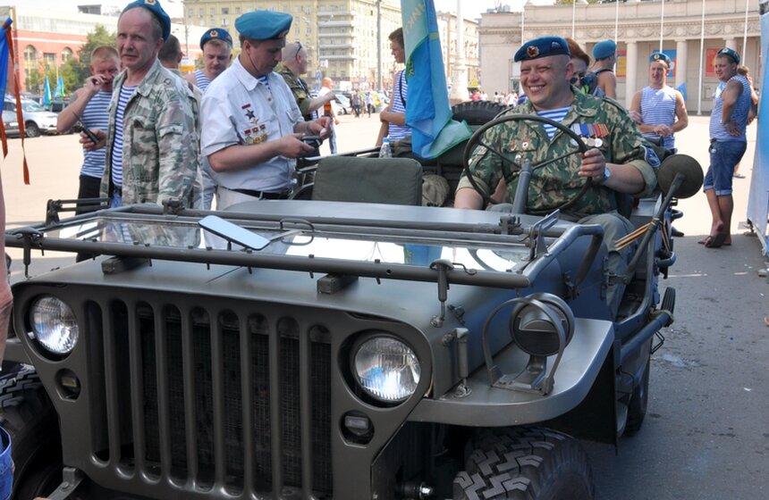 В парке Горького 2 августа отмечают День ВДВ 17 фото