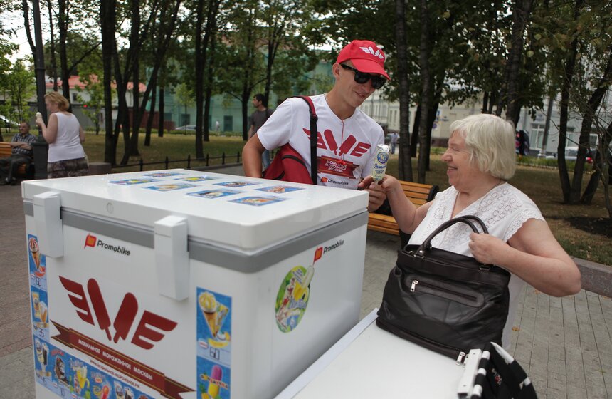 В Москве презентовали велоприлавки по продаже мороженого и воды 6 фото